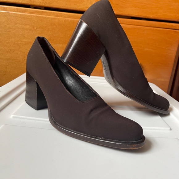 Gorgeous Italian dark brown leather lined block heel pumps - Picture 5 of 10